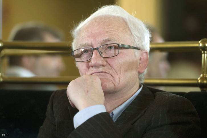 Elhunyt Oláh János költő, író