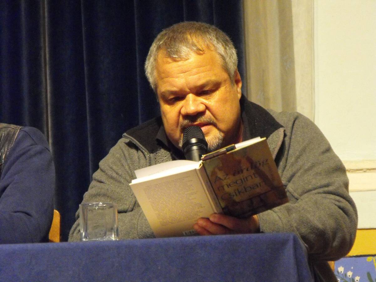 Molnár Vilmos író, az újonnan megjelent kötet szerkesztője 