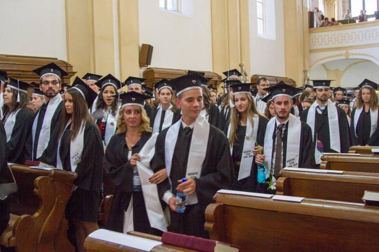 Multikulturális maratoni ballagás