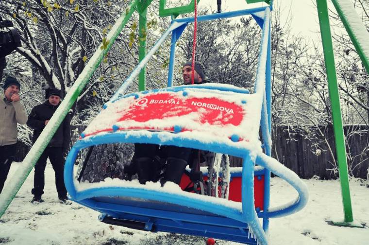 Erdély első kerekesszékes hintáit adták át Kolozsváron