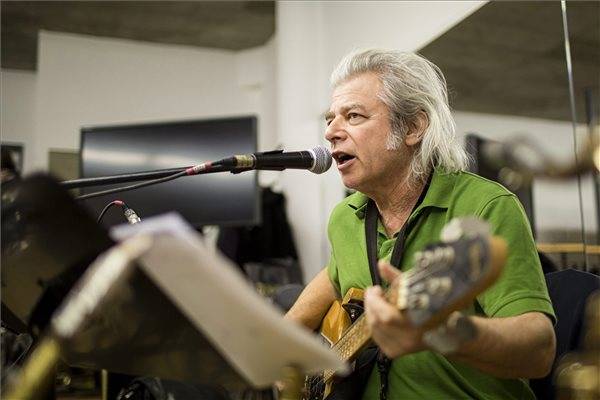 Meghalt Somló Tamás, az LGT kiemelkedő tagja