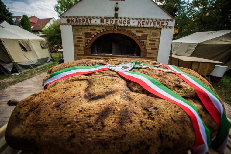 Kárpát-medencei összefogással sülnek a kenyerek