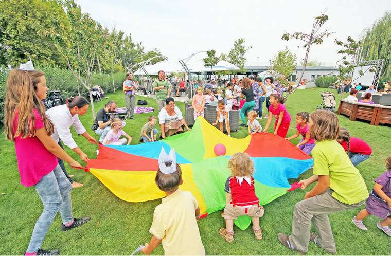 Háromnapos mulatság gézengúzoknak