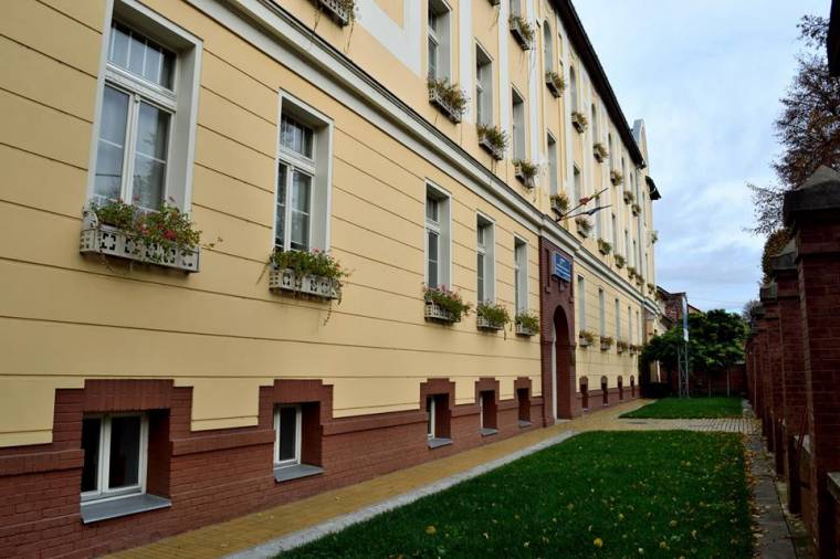 Nem magyarsága miatt bántalmazták a besztercei diáklányt