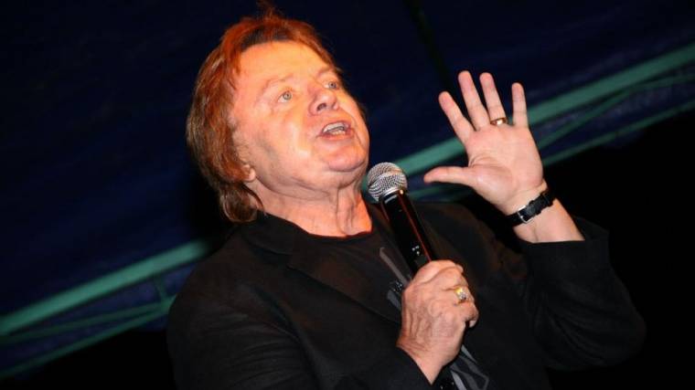 Elhunyt Aradszky László táncdalénekes