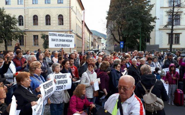 Tüntetésen sürgették a brassói reptér megépítését