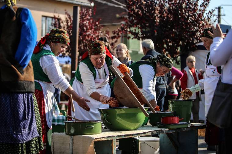 Minőségi csipkeízekkel taroltak Kalotaszentkirályon