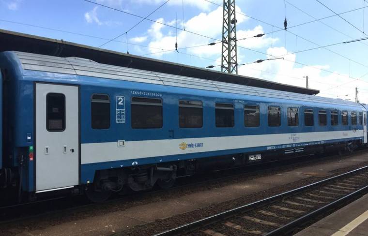 Marad a hálókocsi-szolgáltatás a Budapest és Brassó között közlekedő Koronán