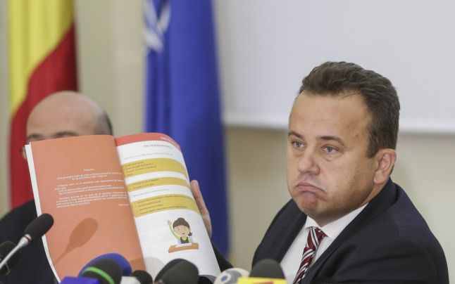 Újabb miniszteri ígéret tankönyvügyben, hétfő az új határidő