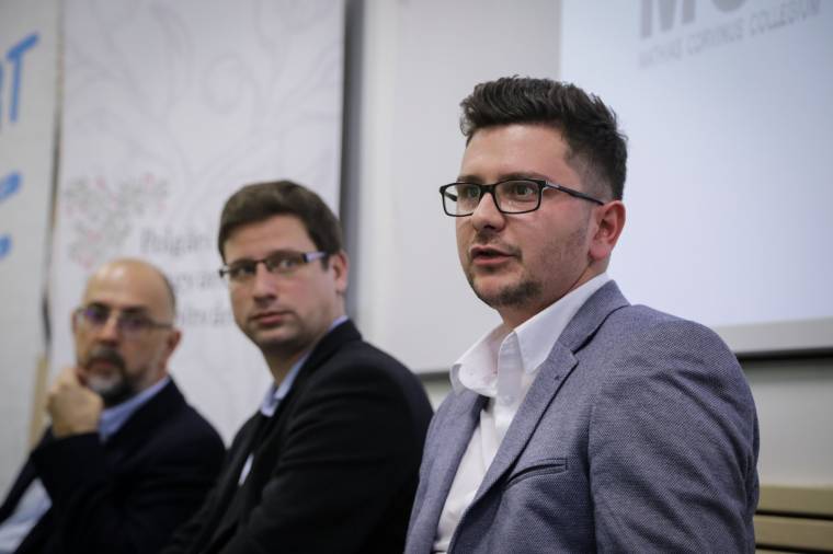 Erdélyi politikai iskola indult a közügyekben aktív fiatalok számára