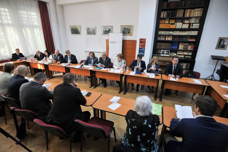 KMAT: az autonómia hiányára vezethetők vissza a külhoni magyarság gondjai