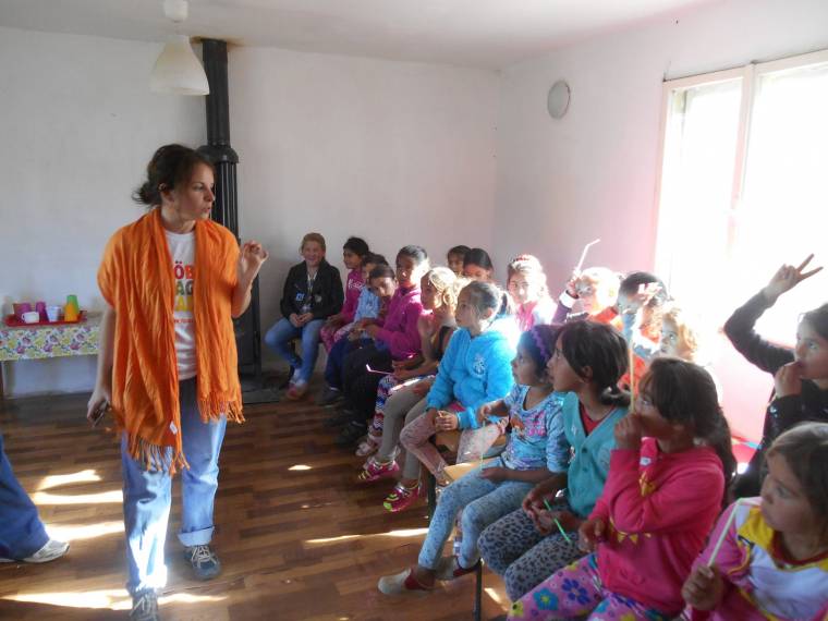 Hetvenkét órányi önzetlen segítségnyújtás Erdélyben is