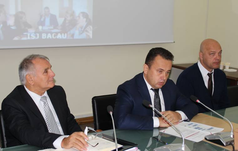 Több sebből vérzik az oktatás – videókonferencián ígérgetett a tanügyminiszter