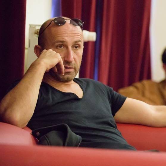 Elrajtolt a sajtóper: tetemes erkölcsi kártérítést követel Váta Lóránd a Transindextől