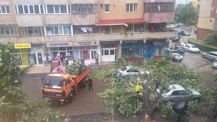 Tizenegy megye 25 településén okozott károkat a viharos, csapadékos időjárás