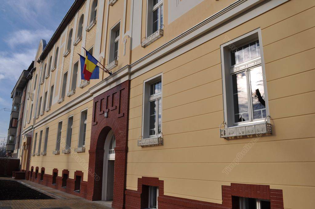 A besztercei Andrei Mureșanu Főgimnázium &bullet;  Fotó: TimpOnline