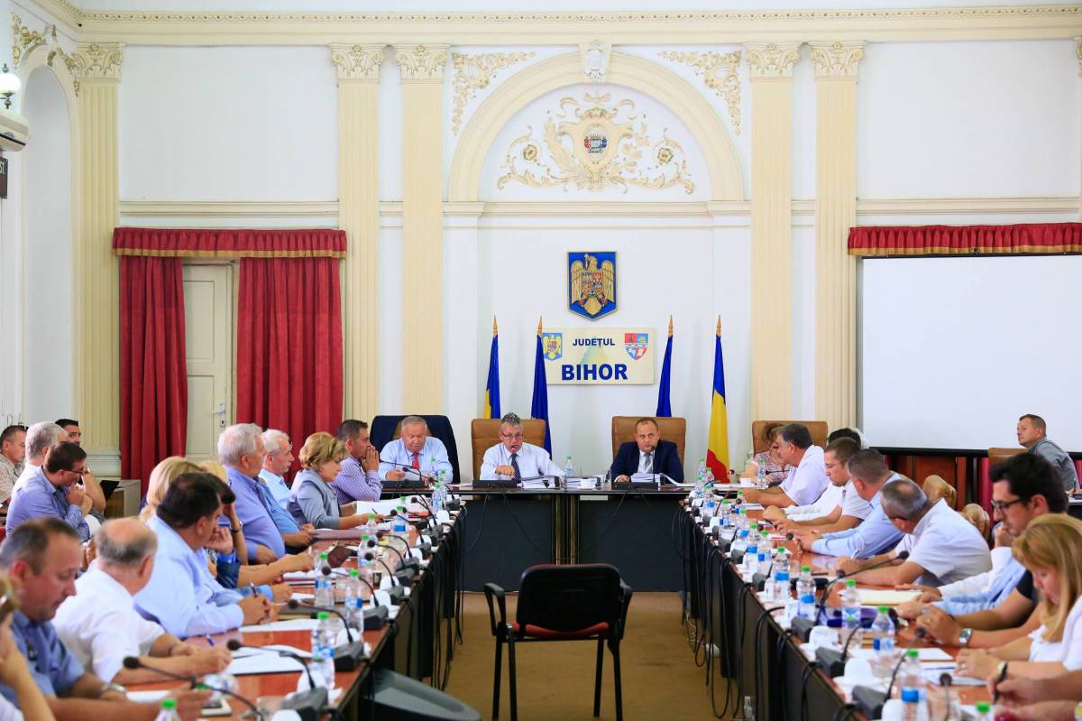 Ritka látvány. Teljes létszámban a Bihar megyei önkormányzat • Fotó: Facebook/Bihar Megyei Tanács