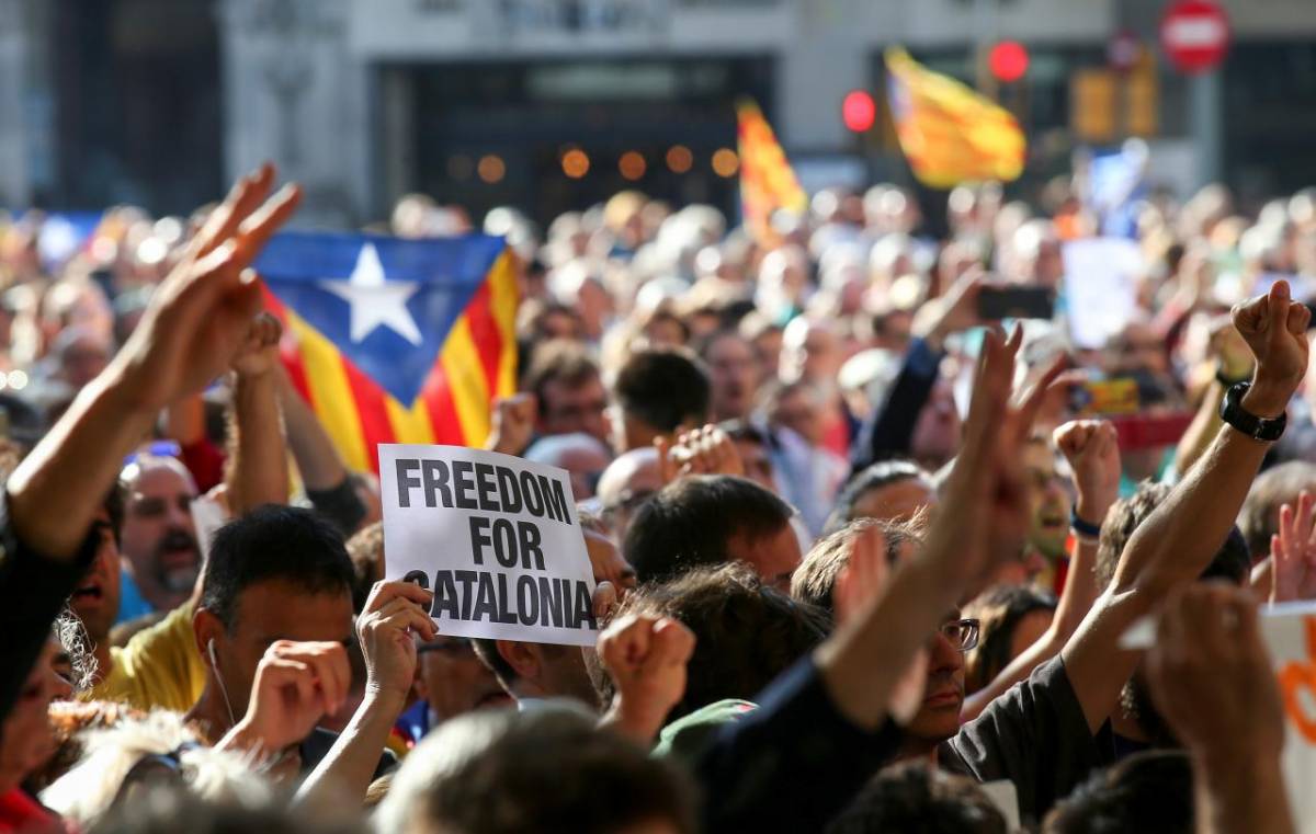 Függetlenségpárti tüntetők Barcelona utcáin egy korábbi demonstráción •  Fotó: REUTERS