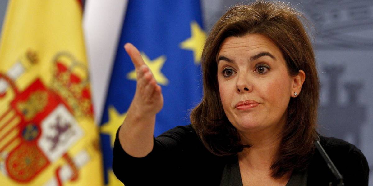 Soraya Sáenz de Santamaría spanyol miniszterelnök-helyettes vette át a katalán elnöki tisztség gyakorlását 