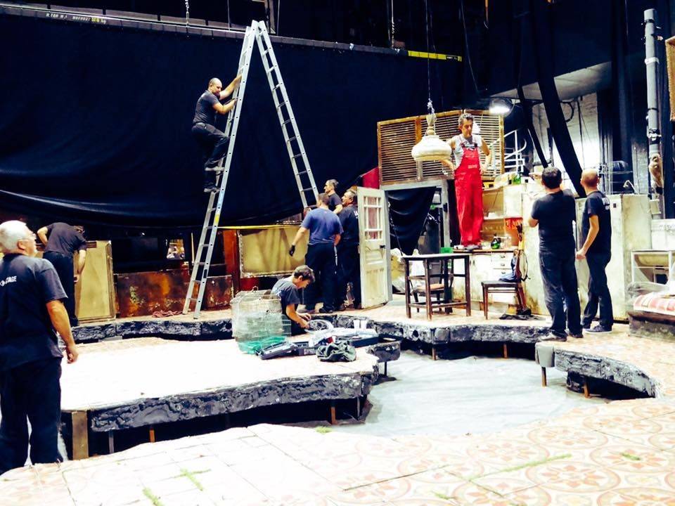 A színházban hétvégén sem áll le az élet &bullet;  Fotó: Tompa Miklós Társulat