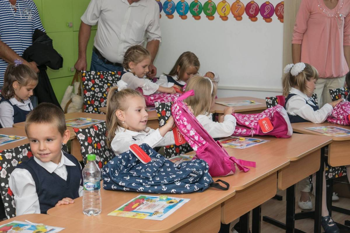 Tanévkezdés a besztercei magyar tagozaton &bullet;  Fotó: Facebook/RMDSZ Beszterce-Naszód