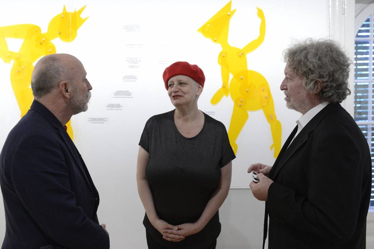 Visky András író (balra), Lengyel Anna dramaturg és Zalán Tibor költő a díjátadón •  Fotó: MTI