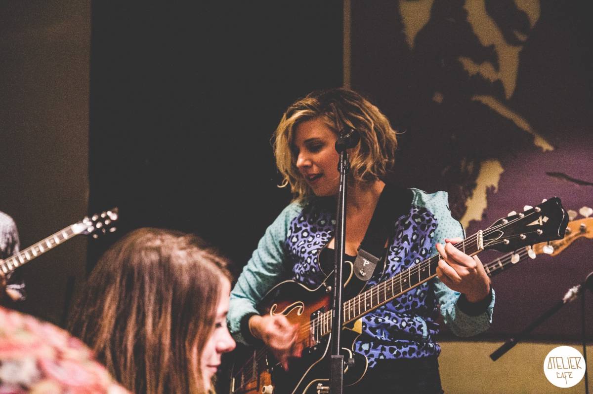 Jónás Vera többször is fellépett már a kolozsvári Atelier Caféban • Fotó: Facebook/Atelier Cafe