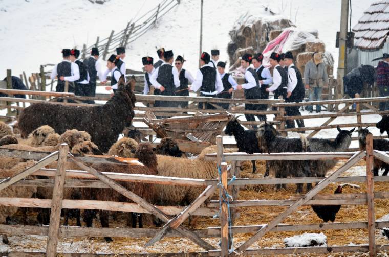 Láthatóvá tennék a Barcaságot: kitörnének Brassó árnyékából a környékbeli csángó települések