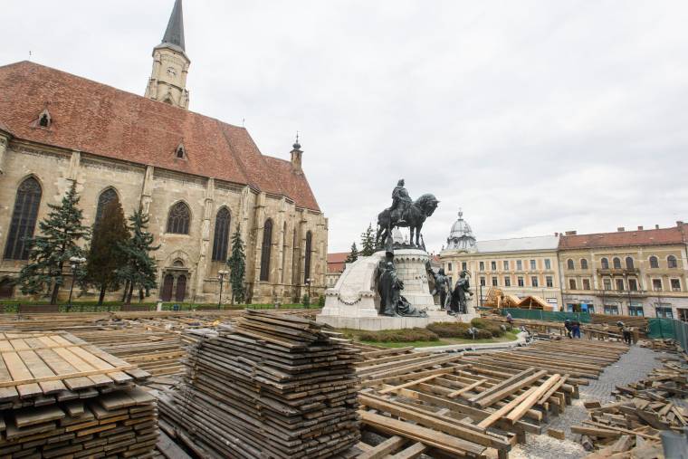 Veszélyeztetheti a Mátyás-szoborcsoportot a köréje tervezett korcsolyapálya