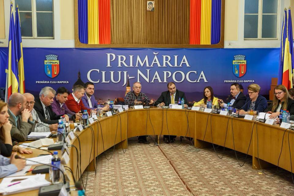 Kolozsváron várhatóan eggyel kevesebb RMDSZ-es tanácsos ül majd asztalhoz •  Fotó: Facebook/Emil Boc