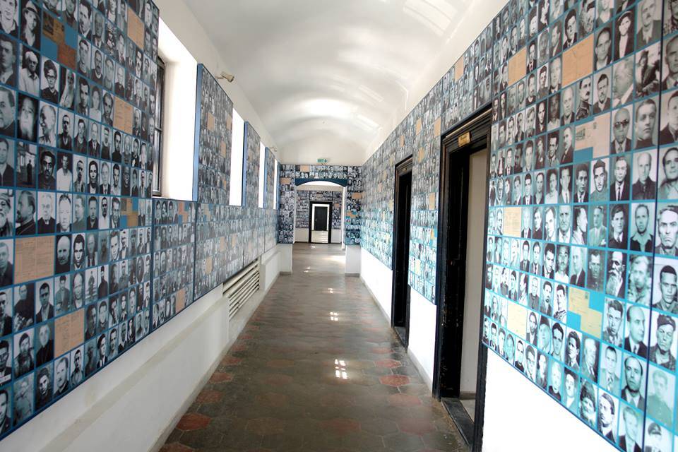 A több évtizedes romániai kommunizmus megrázó emlékhelye a máramarosszigeti börtönmúzeum •  Fotó: Facebook/Sighet Memorial