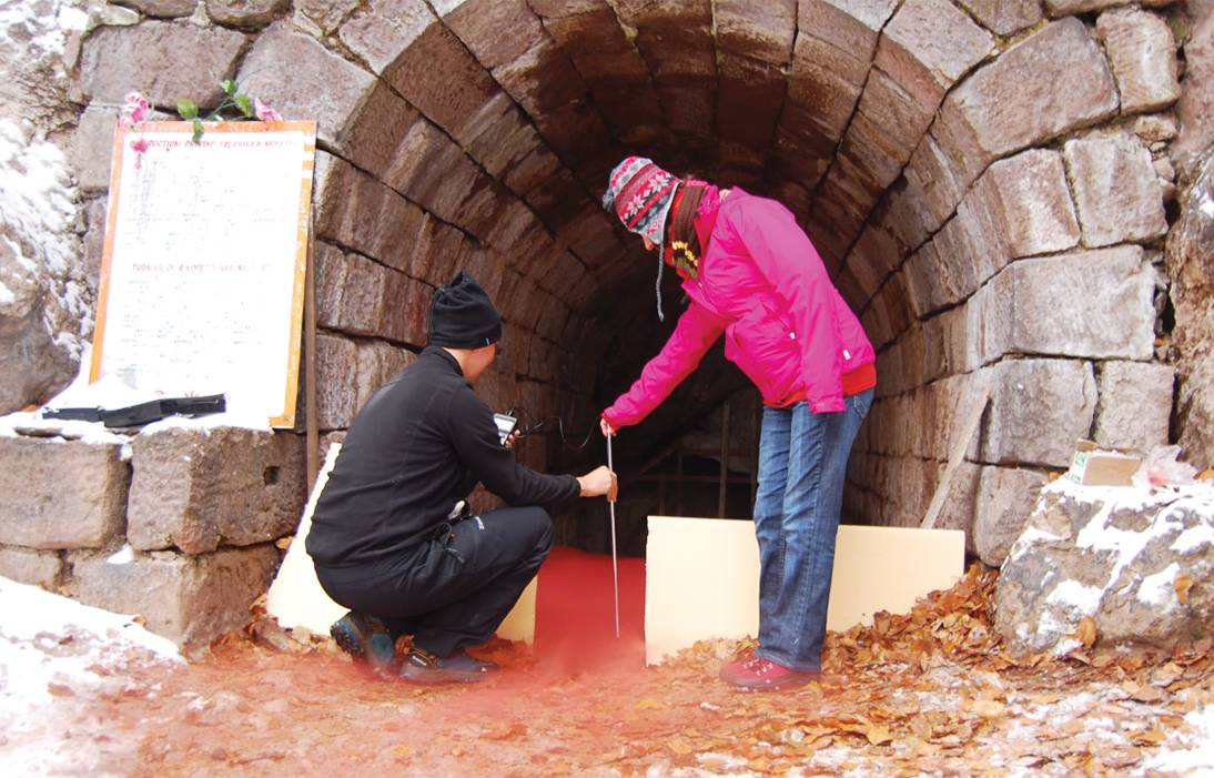 Szivárgásmérés a Büdös-barlangnál 