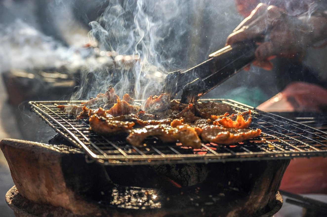Május elsején sokfelé izzanak a grillek: mutatjuk, milyen szabályokat kell betartani, és mekkorák lehetnek a bírságok