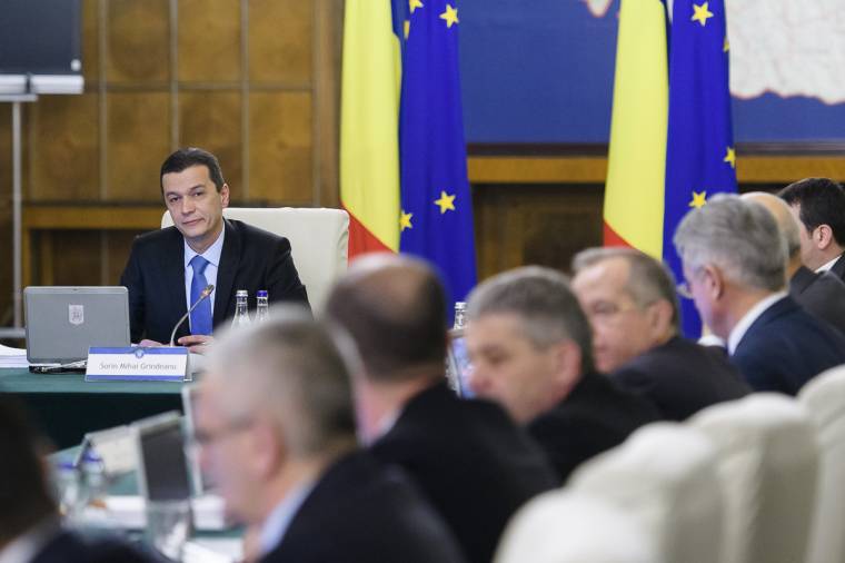 Bukaresti sajtó: jóvátehetetlenül kompromittálta magát a Grindeanu-kabinet