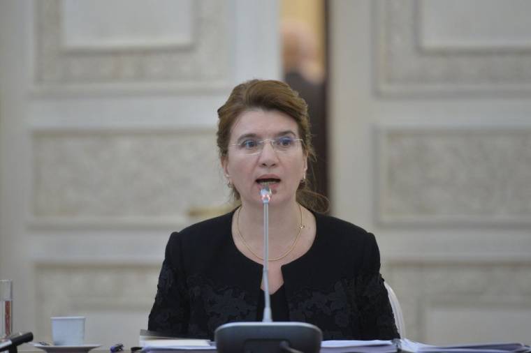 Visszacsalogatná a kivándorolt románokat a kormány