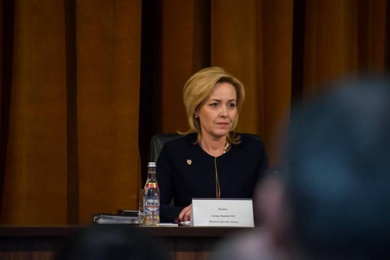 Elhatárolódik a politikai vitáktól Carmen Dan belügyminiszter