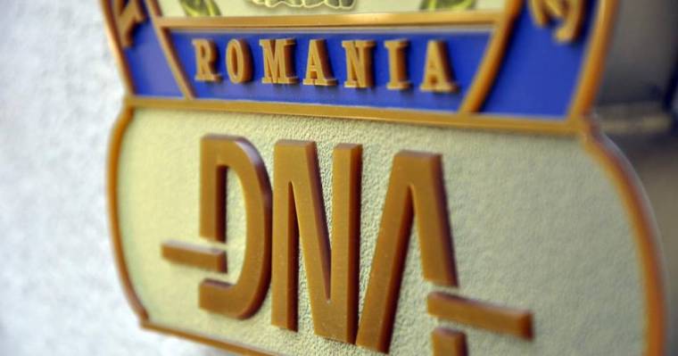 Tetten értek egy bukaresti egyetemi tanárt csúszópénz átvétele közben, korrupció gyanúja miatt őrizetbe is vették