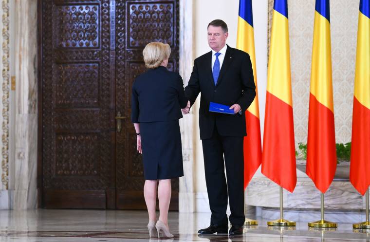Államfőválasztás: Johannis támogatottsága csökkent, a második helyre feljött Dănciláé nőtt