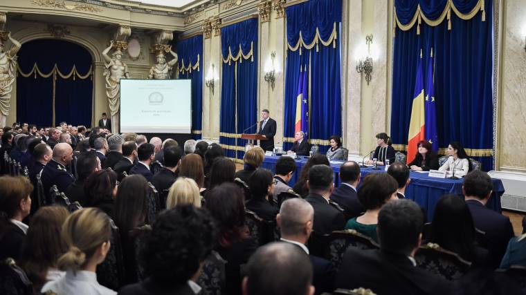 Johannis: Románia modellnek számít a korrupcióellenes harcban