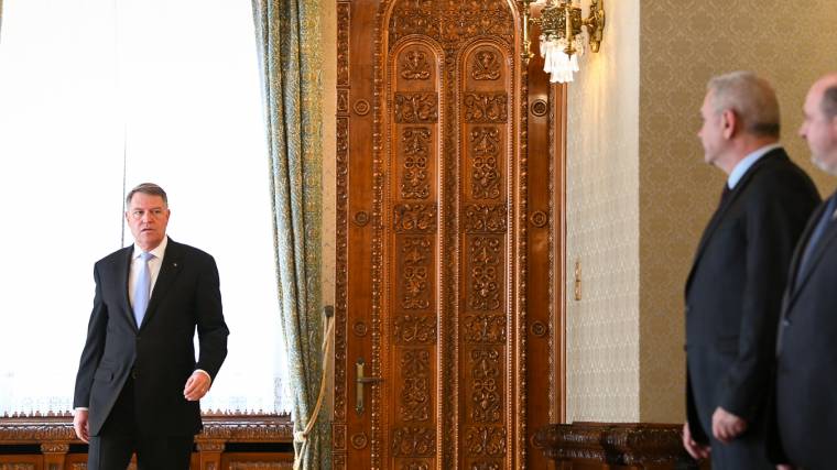 Alkotmánybírósághoz fordul a kormány, ha Johannis nem hajlandó kinevezni miniszterjelöltjeit