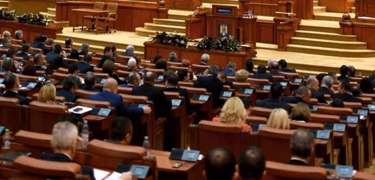 Újratárgyalja szerdán a parlament a Klaus Johannis elnök által visszautasított költségvetés-tervezetet