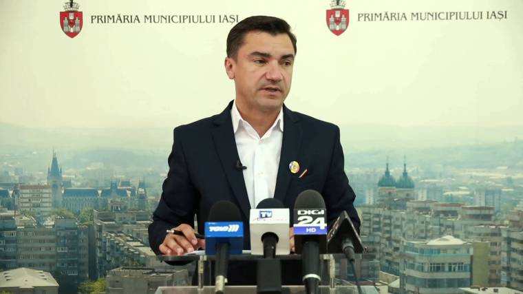 A jászvásári polgármester szerint a kongóiak a fáról másztak le
