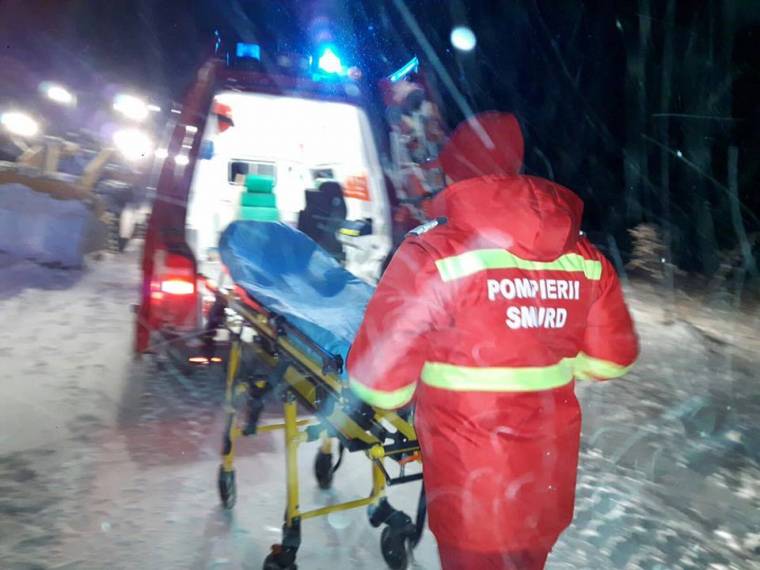 Rengeteg embert és autót kellett kimenteni a hó fogságából