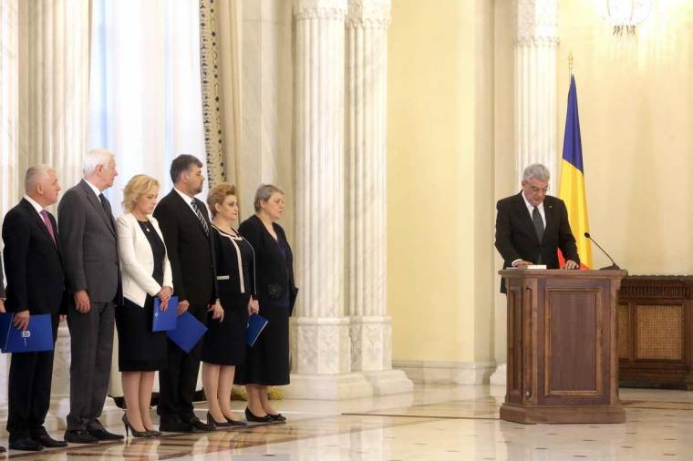 Kormányzati prioritáslista: a tankönyvtörvénytől a Román Posta talpra állításáig
