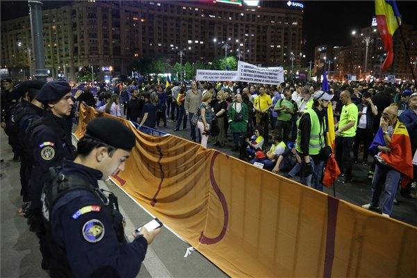 Törölték a korrupciós bűncselekményeket a közkegyelmi tervezetből