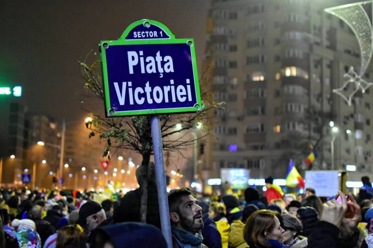 Vizsgálatot indított a belügyminisztérium a Győzelem téren történt incidensek miatt
