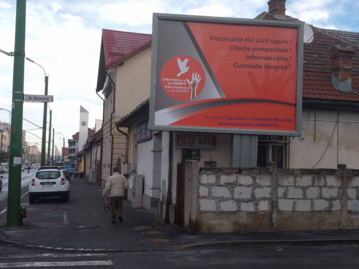 Ezek a hirdetőbáblák verték ki a biztosítékot Arafatnál 