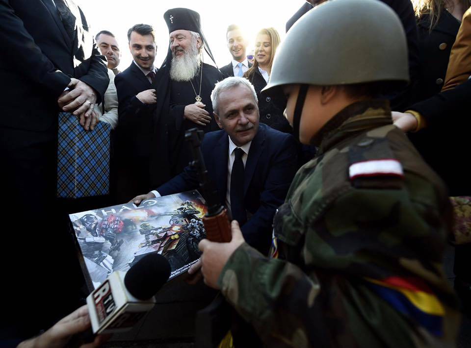 Liviu Dragnea a román hadsereg napján Nagykárolyban •  Fotó: Liviu Dragnea Facebook-oldala