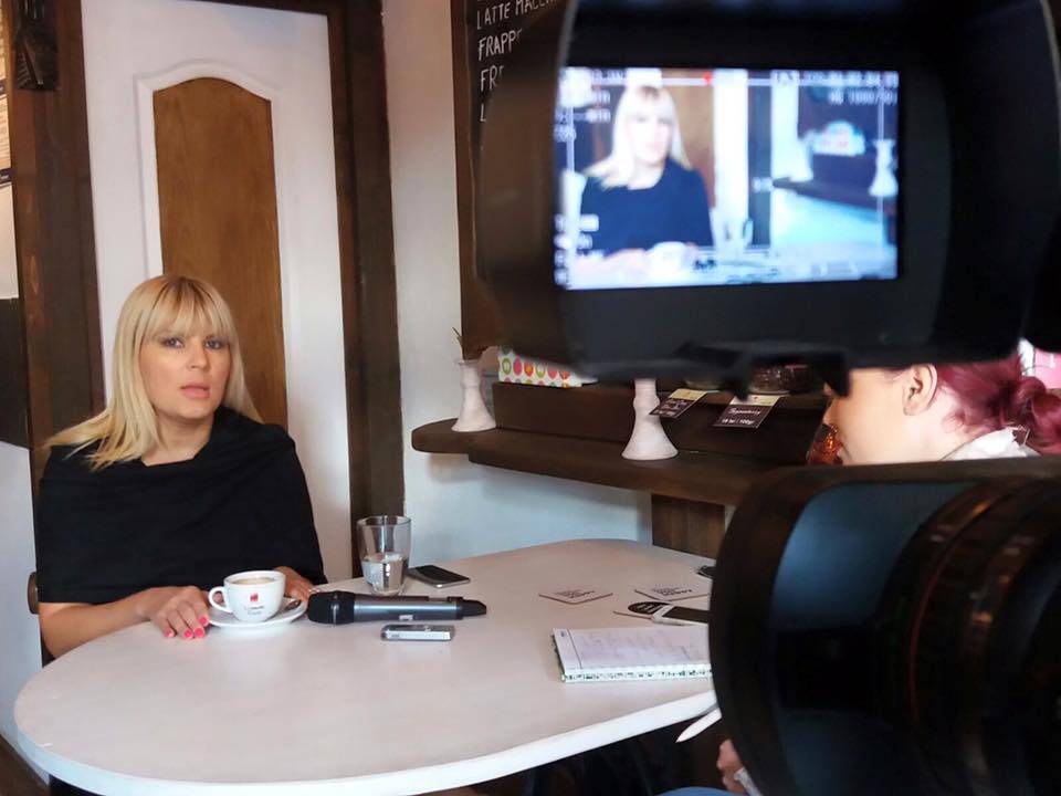 Elena Udrea itthon akarja védeni az igazát •  Fotó: Facebook/Elena Udrea