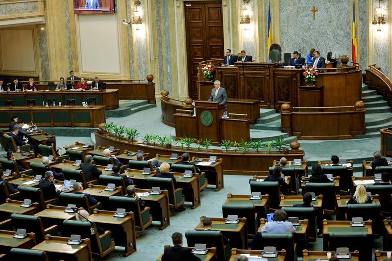 •  Fotó: A szenátus Facebook-oldala